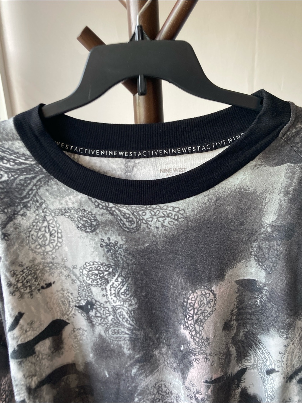 Nine West active paisley print pattern crewneck top zip pocket on sleeve 2X - Picture 6 of 17